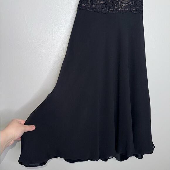 Vintage Carmen Marc Valvo 100% Silk Black Halter Dress Beaded Waist Size 4 - Picture 4 of 6